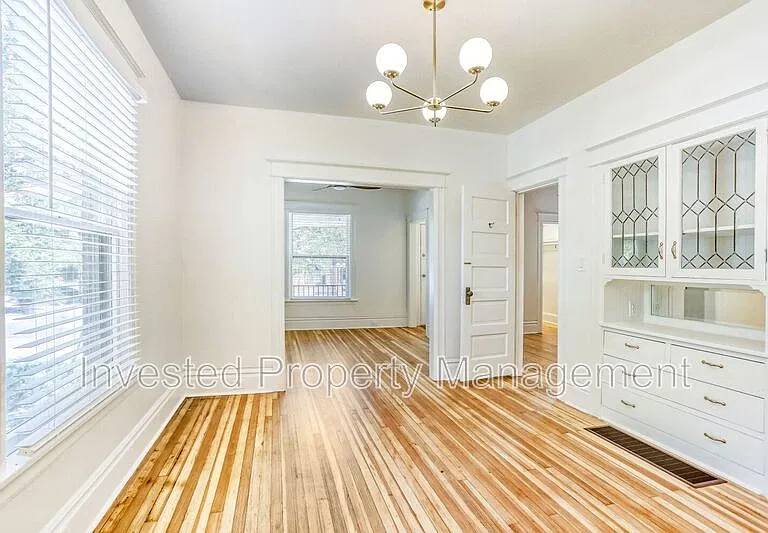 3027 N Hooker St — Photo 6