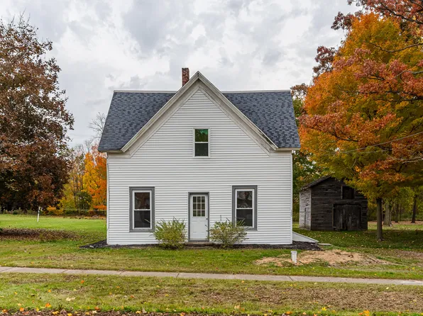 300 W Pleasant St, Hubbardston, MI 48845