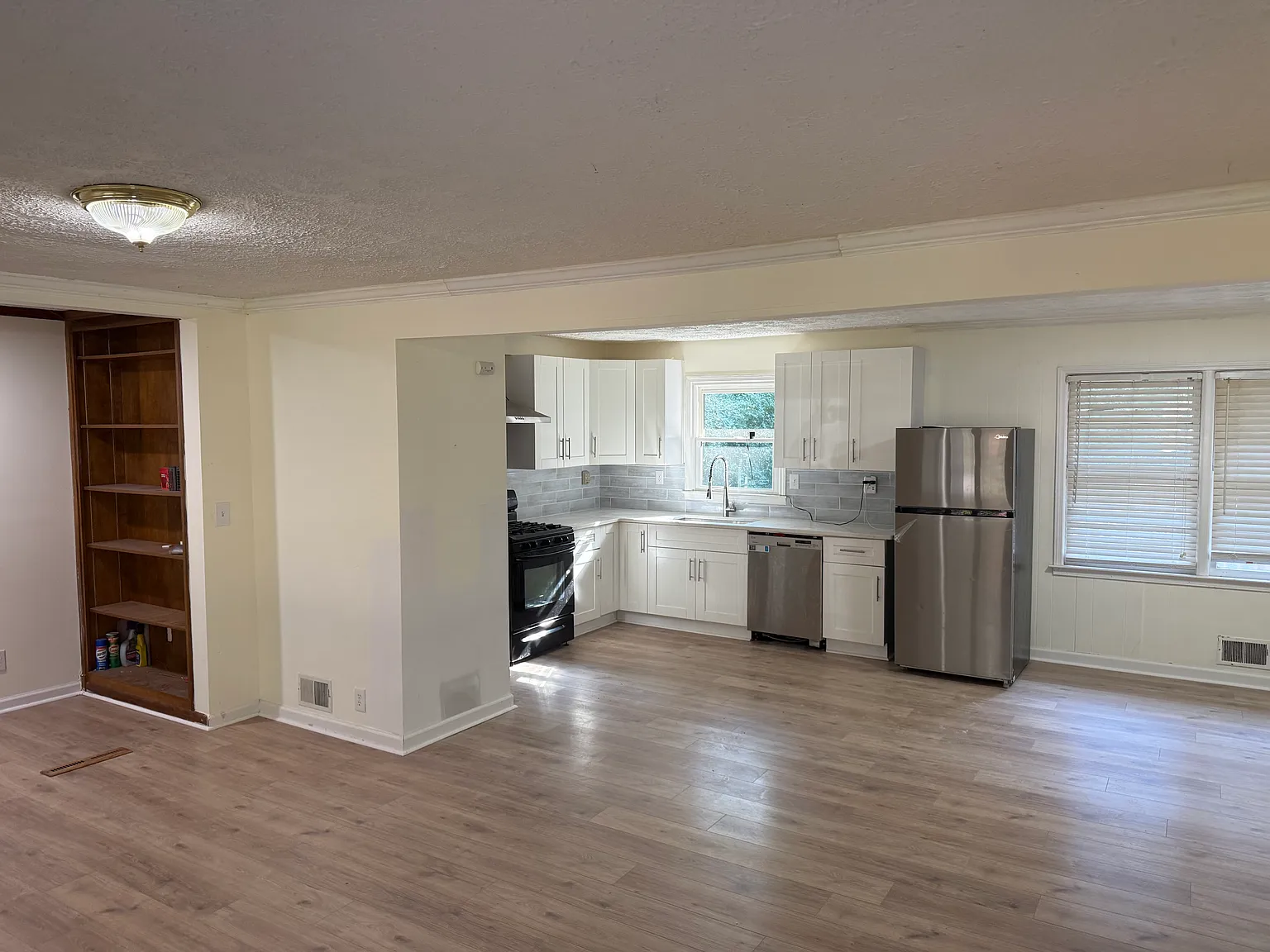 4 bed, 1400 sqft, $2,300 — Photo 3