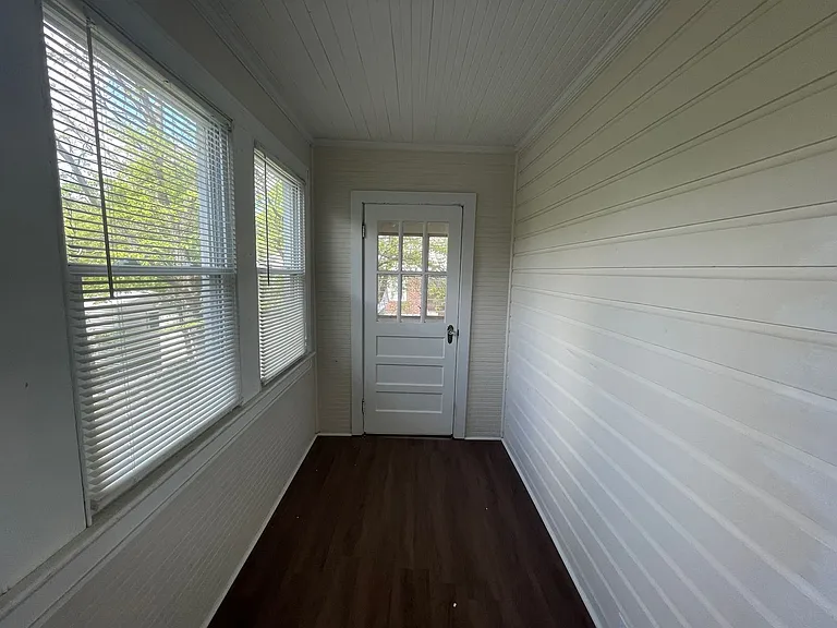 Earlewood Park - Convenient to Downtown and Interstates — Photo 12
