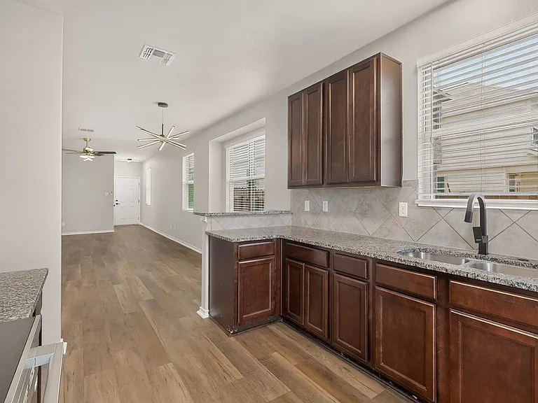 10423 Green Pr — Photo 13