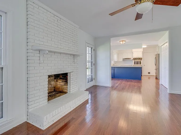 313 Abbey Ln — Photo 12