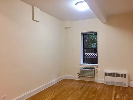 Rented by Anchor Associates | media 17