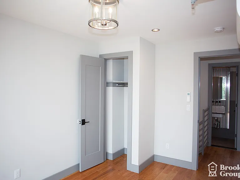 18 Stanhope St #3G — Photo 6