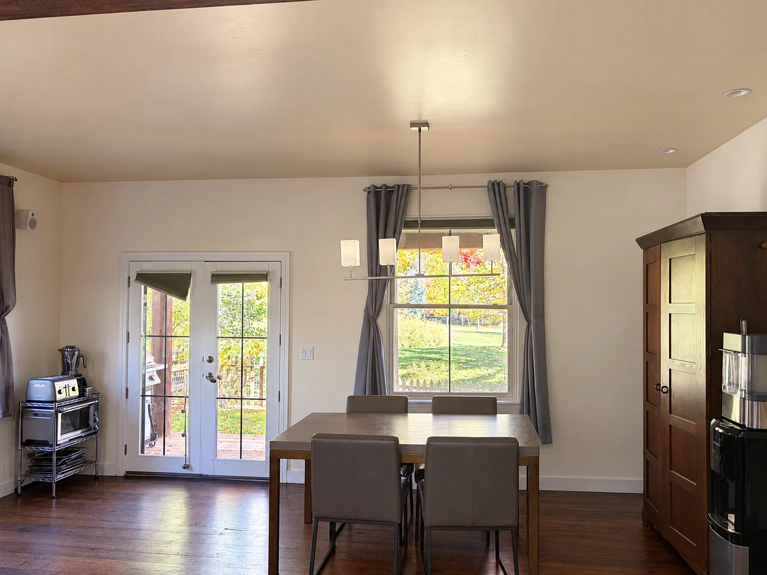 3 bed, 2.5 bath, 3000 sqft, $6,250 — Photo 2