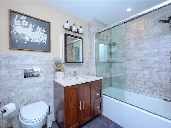 7819 Bay Parkway image 12 of 27