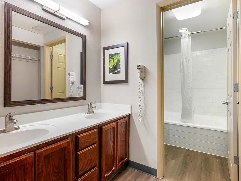 Executive Suite - 1 King Bed