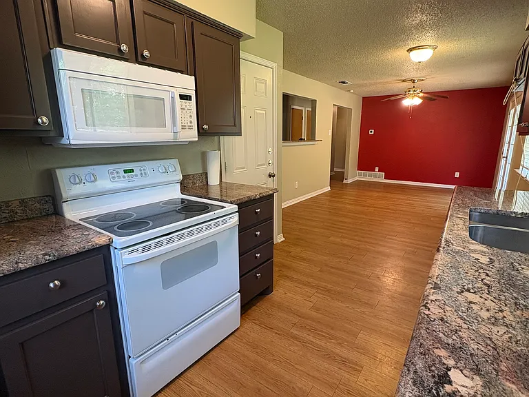 334 Linkwood Dr — Photo 7