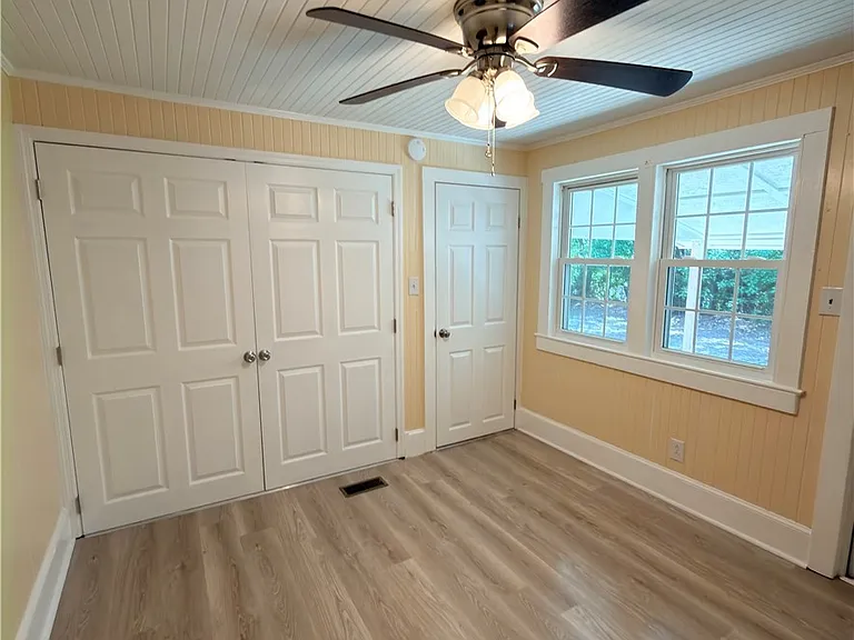 228 Eastwood Ave — Photo 13