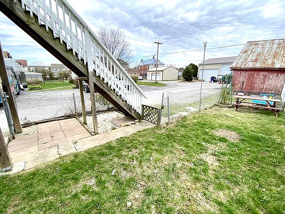 Outside stairwell leading to backdoor and backyard