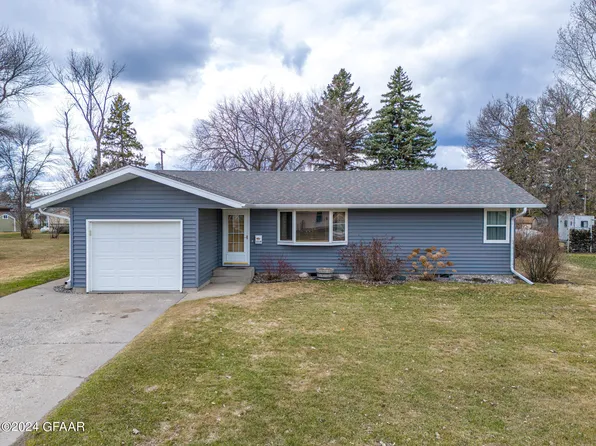 1319 Radisson Rd, Crookston, MN 56716