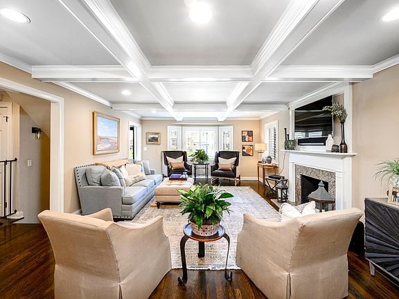 5th image of 1865 Collingswood Rd
