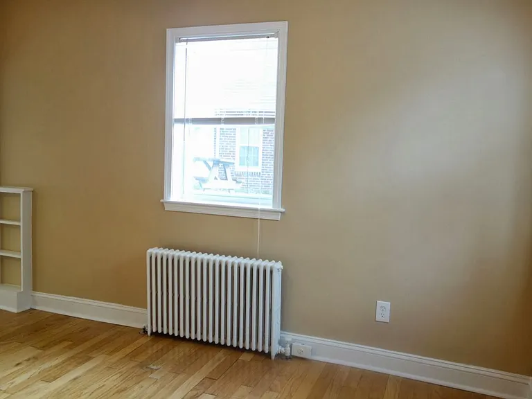 8105 Greenwood Ave — Photo 3