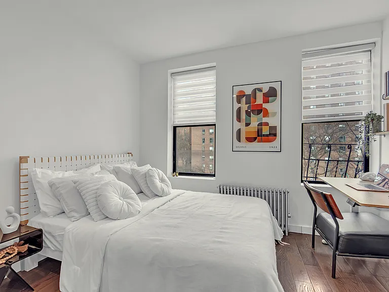 534 E 14th St #15 — Photo 4