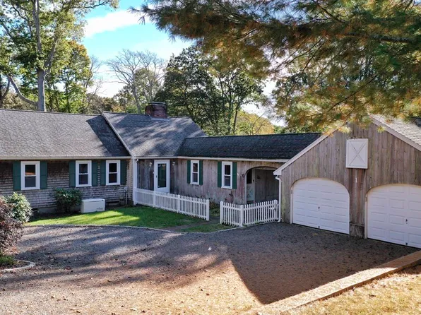 1 Nairn Rd, Bourne, MA 02532