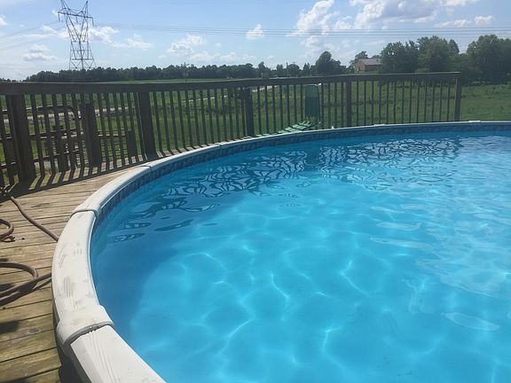 Above Ground Pool w 1/2 Deck