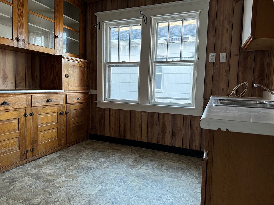 1st image of 126 Chadduck Ave #2