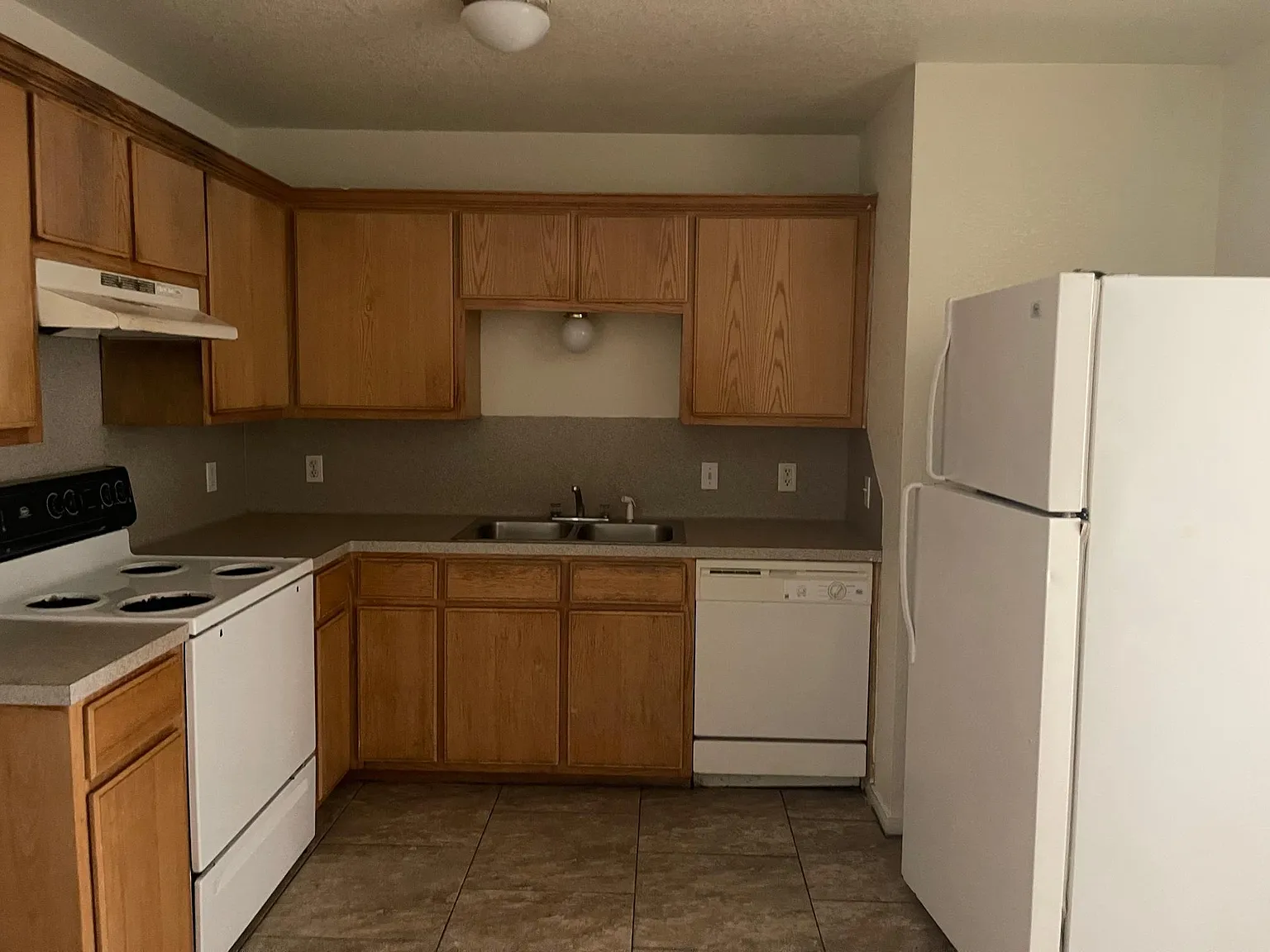 2 bed, 1.5 bath, 980 sqft, $750 — Photo 3