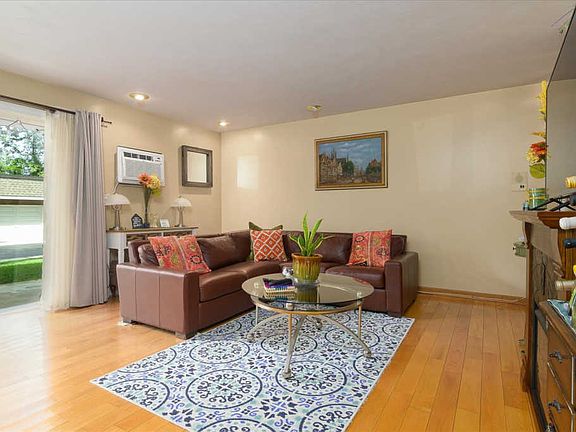 3rd image of 4250 Saratoga Ave APT 112