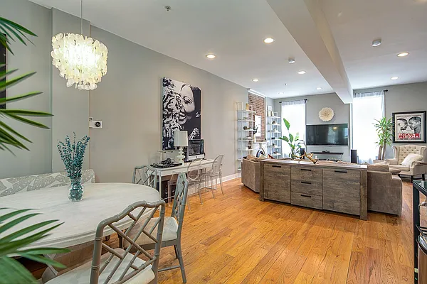 Sold by Nestseekers | media 7