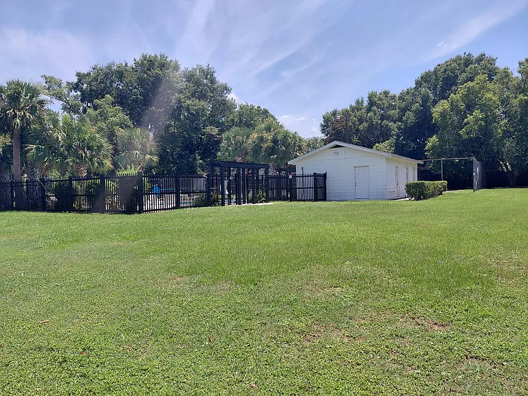 728 Harbor Ln — Photo 12