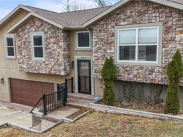 321 Hawk Lake Dr, Sunrise Beach, MO 65079