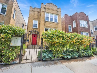 3841 N Sacramento Ave, Chicago, IL, 60618