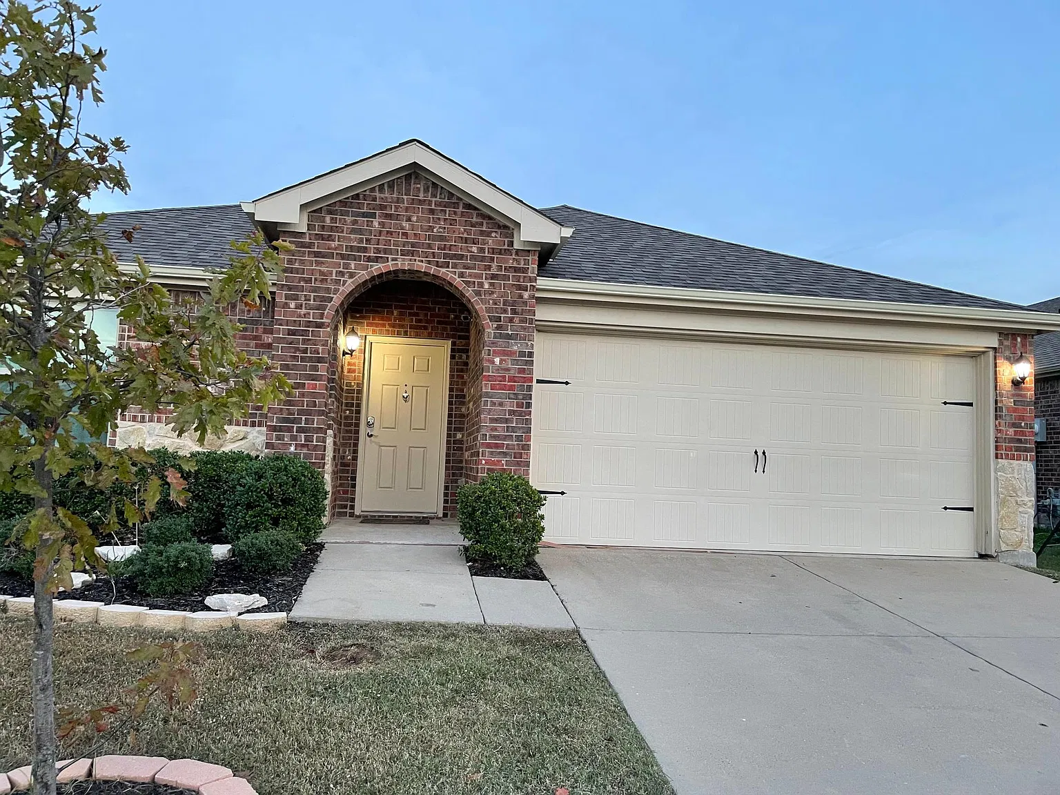 2139 Shady Glen Trl — Photo 2