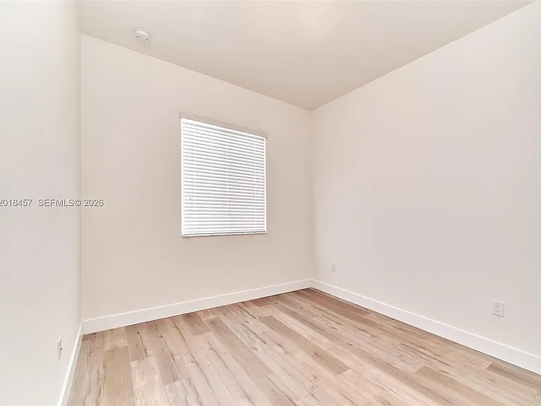 10447 NW 66th St — Photo 16