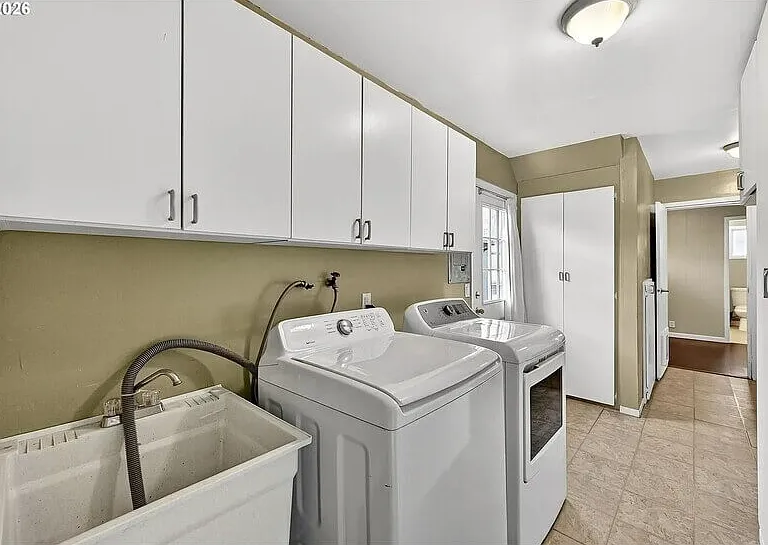 1849 N Jantzen Ave — Photo 15