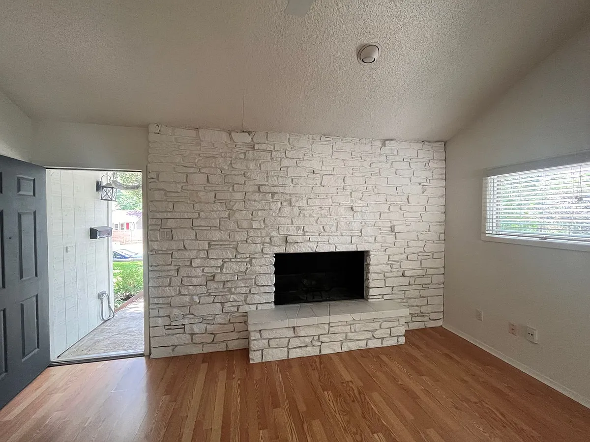 Building Photo - 2407A Winsted Ln