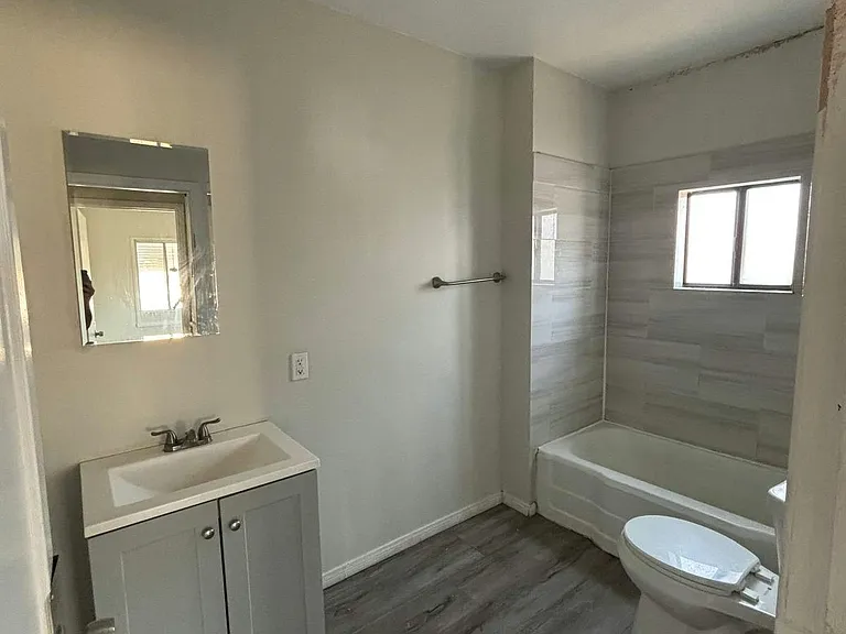 1061 Beaumont Ave #A — Photo 12