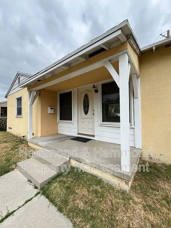 3 bed, 2.0 bath, 1134 sqft, $3,295 — Photo 3