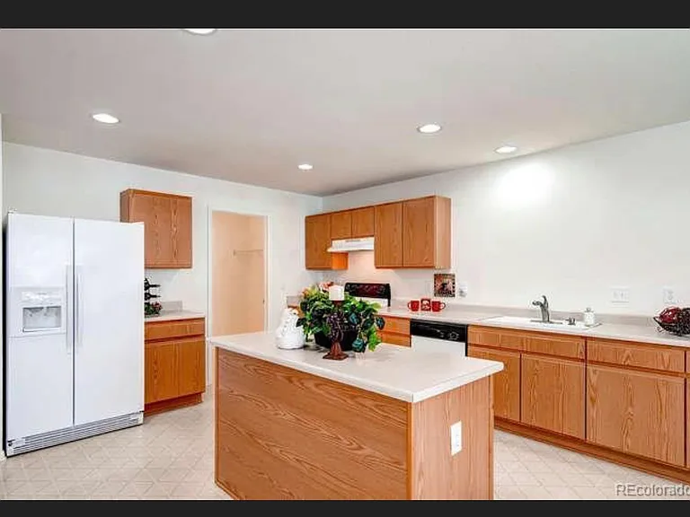 7918 S Kittredge St — Photo 38