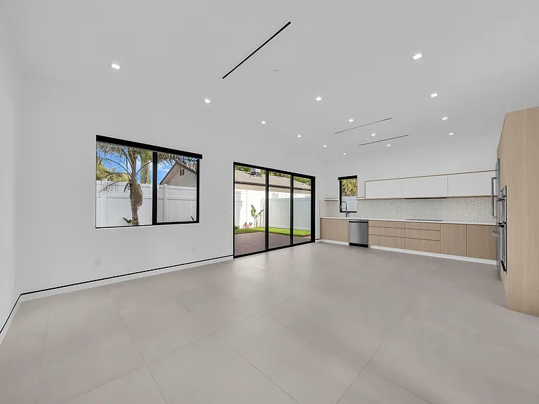 19021 Ingomar St — Photo 10