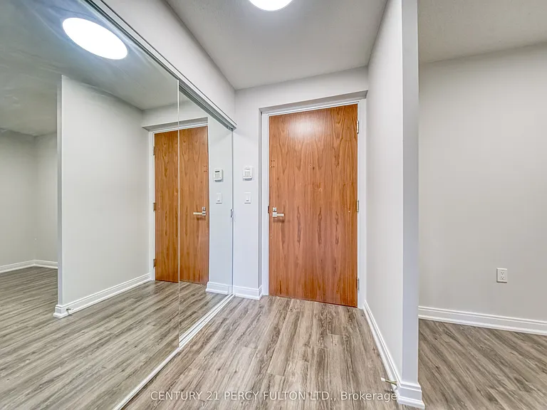 275 Village Green Sq #420 — Photo 5