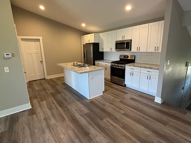 137 Clark St #137 — Photo 2