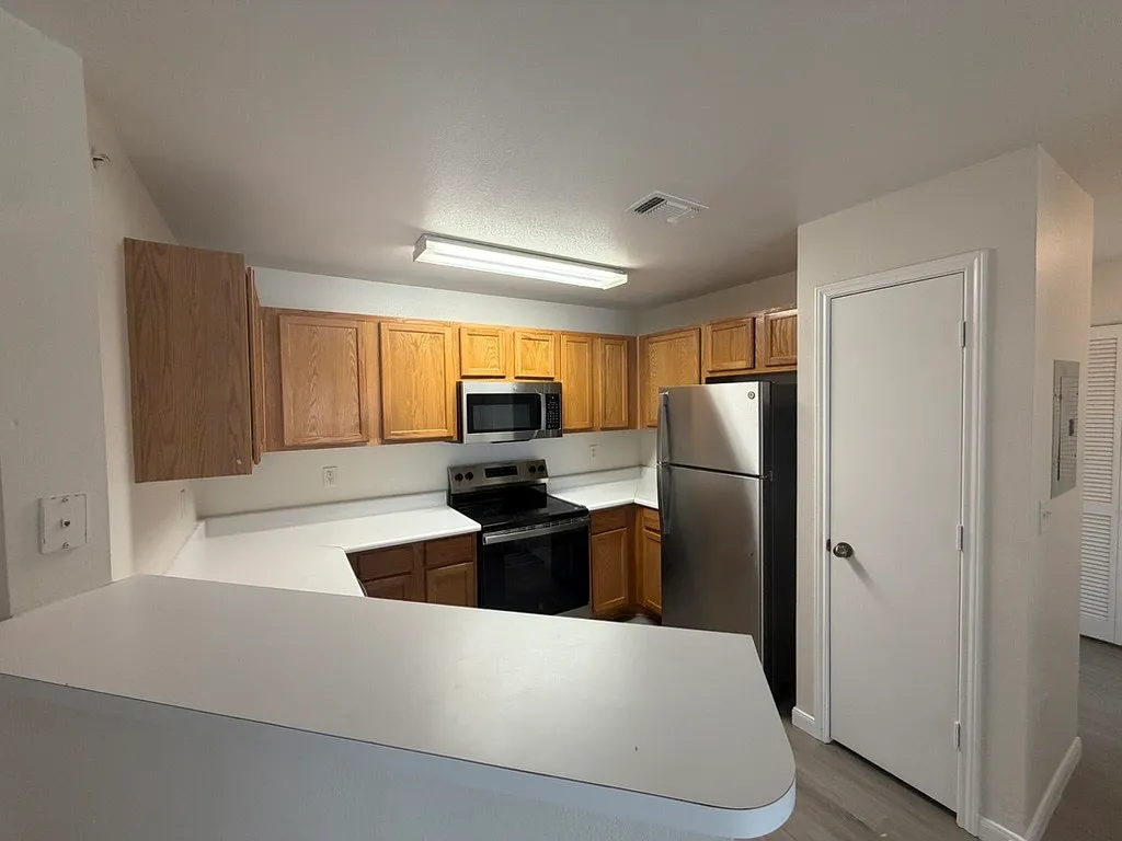 2 bed, 954 sqft, $1,799 — Photo 3