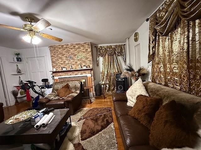 Listing photo 4
