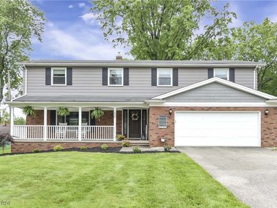1050 Meadview Dr, Seven Hills, OH, 44131