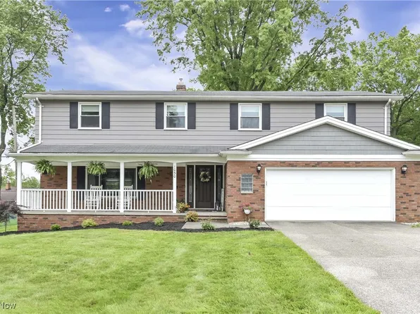 1050 Meadview Dr, Seven Hills, OH 44131