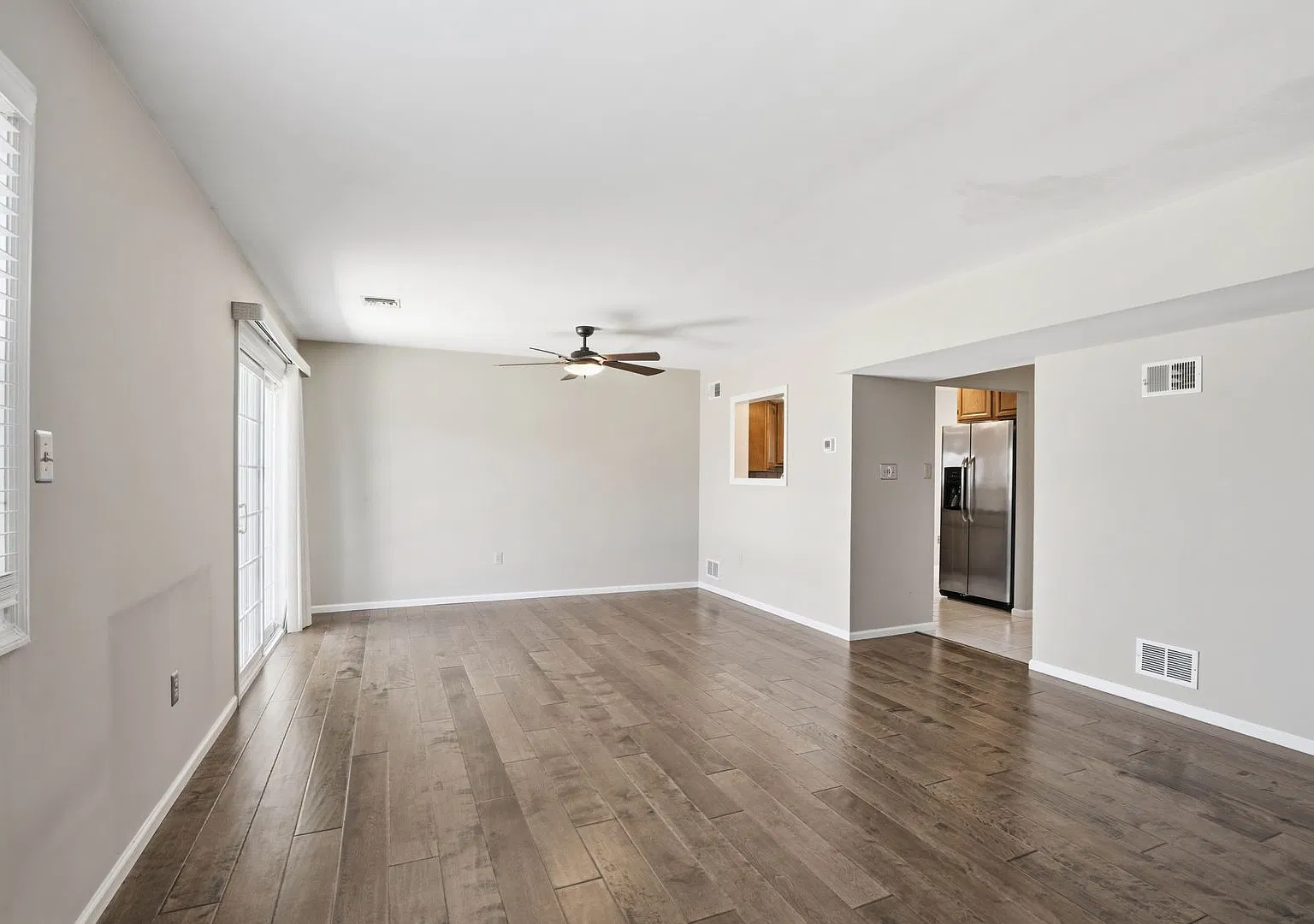 Stunning 3 Bedroom Townhome Available Now! 1/2 Deposit Move-In Special! — Photo 1