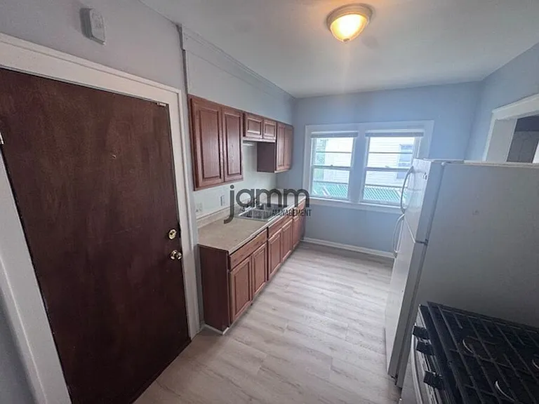 10232 Almira Ave — Photo 10
