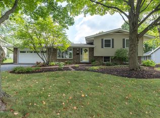 401 Greenfield Cir, Geneva, IL 60134