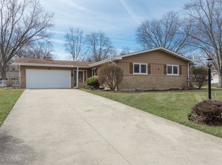 565 Smith Rd, Lisle, IL 60532