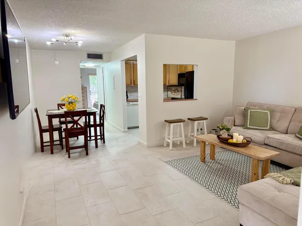 200 Village Green Circle E #310, Palm Springs, FL 33461