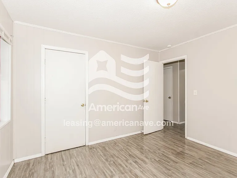 419097_013_bedroom_13.jpg