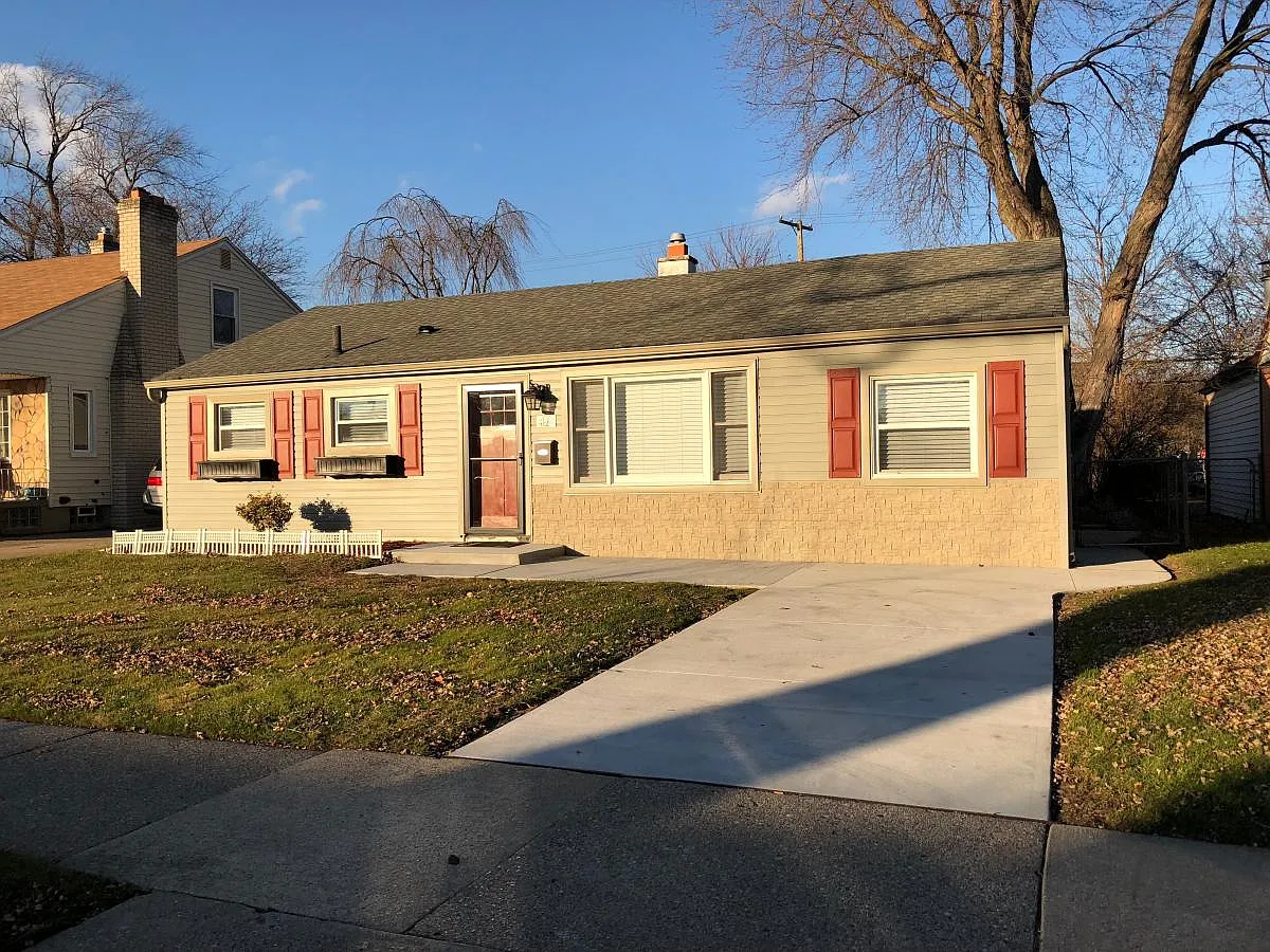 3 bed, 1029 sqft, $1,750 — Photo 1