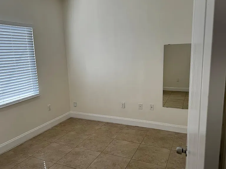 1129 SW 10th St #1 — Photo 15