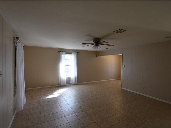 4th image of 2601 Sandy Ln